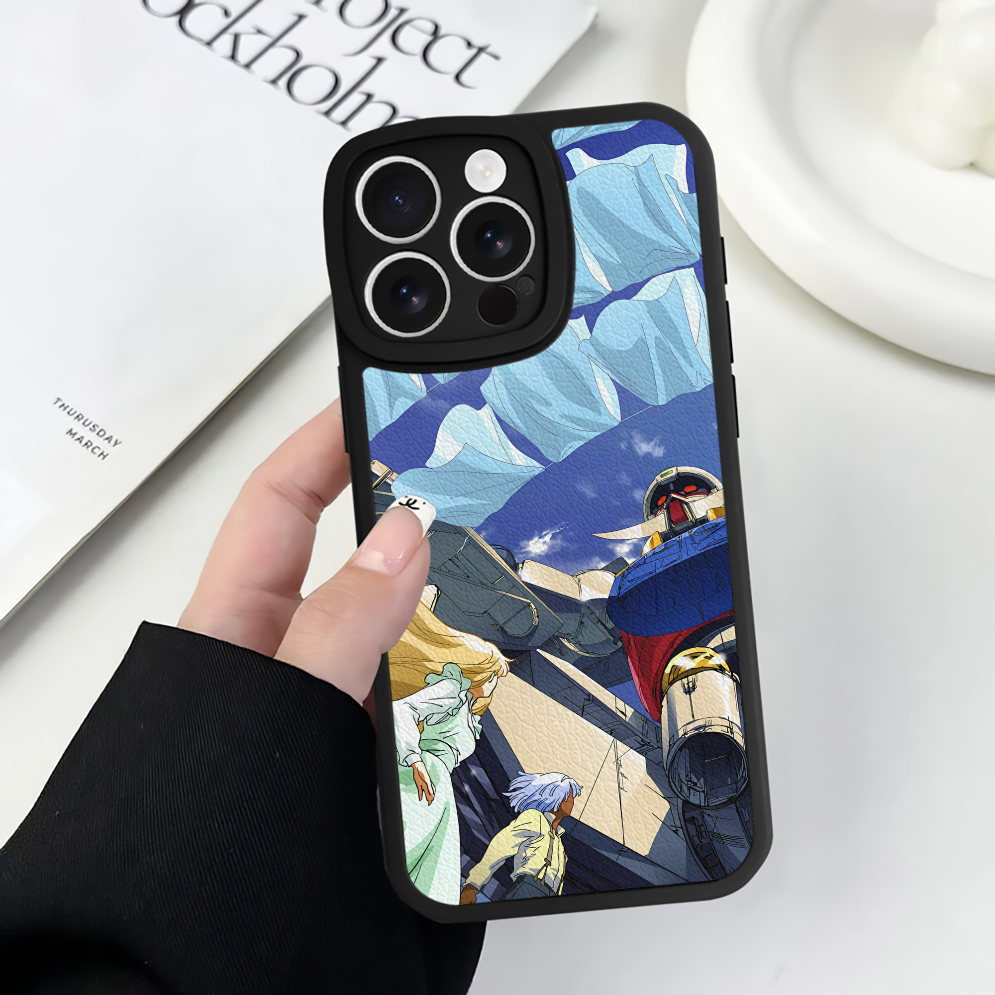 （画像用） 機動戦士ガンダム Mobile Suit Gundam 【iPhone 16シリーズ対応】シリコンスマホケース（レザー調） 材質：シリコン